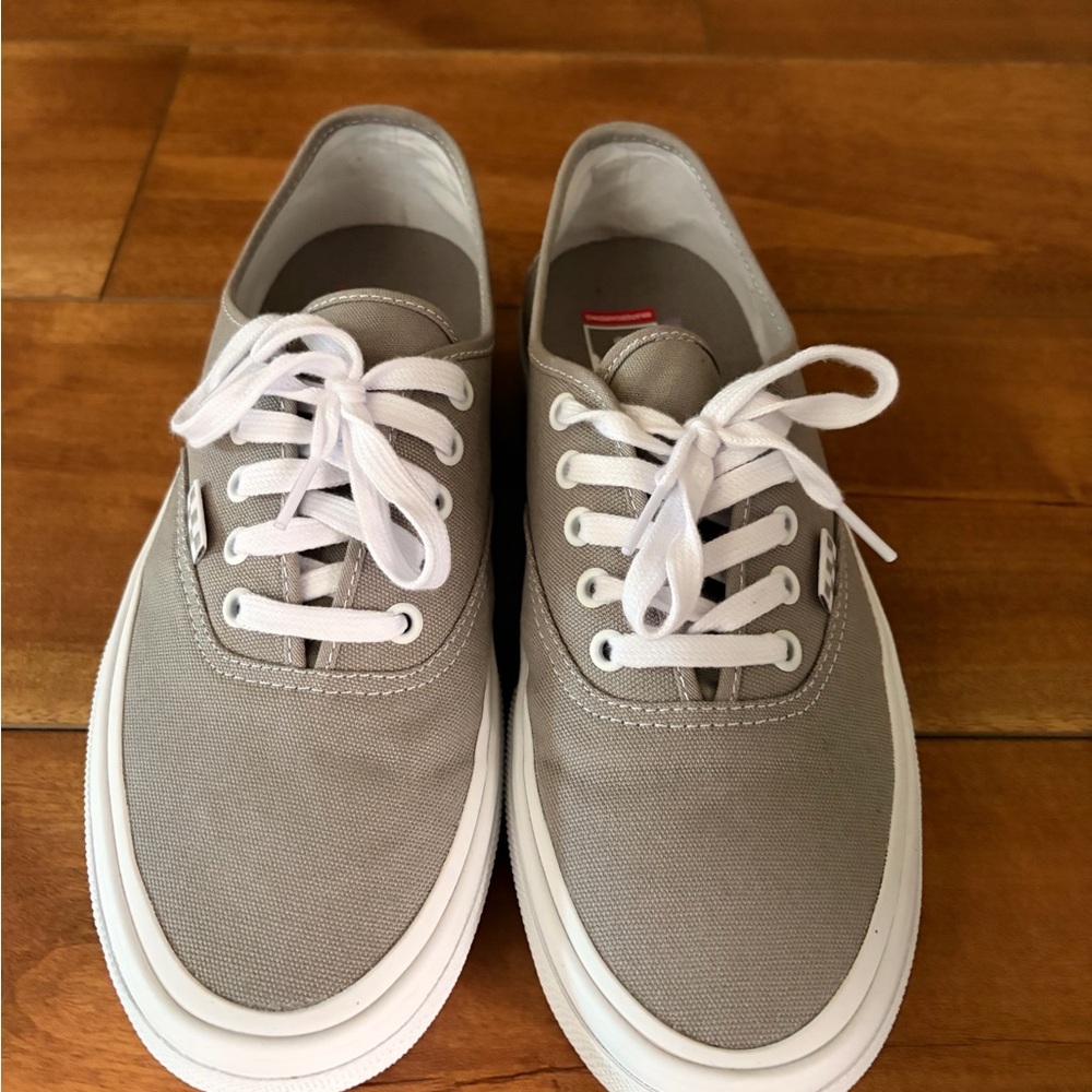 Vans Men's Gray Canvas Low-Top Sneakers with White Laces - Picture 2 of 6